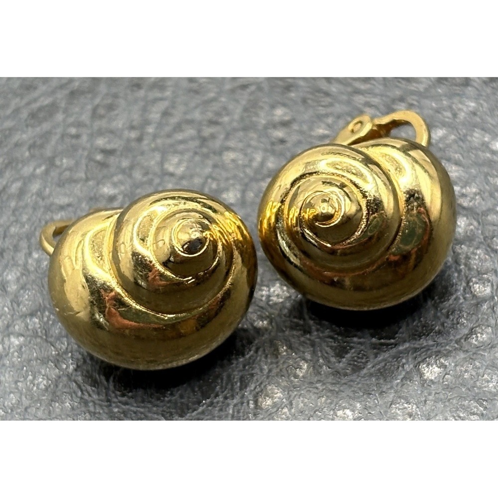 Vintage Signed Trifari Shell Spiral Dome Clip-On Earrings Gold Tone